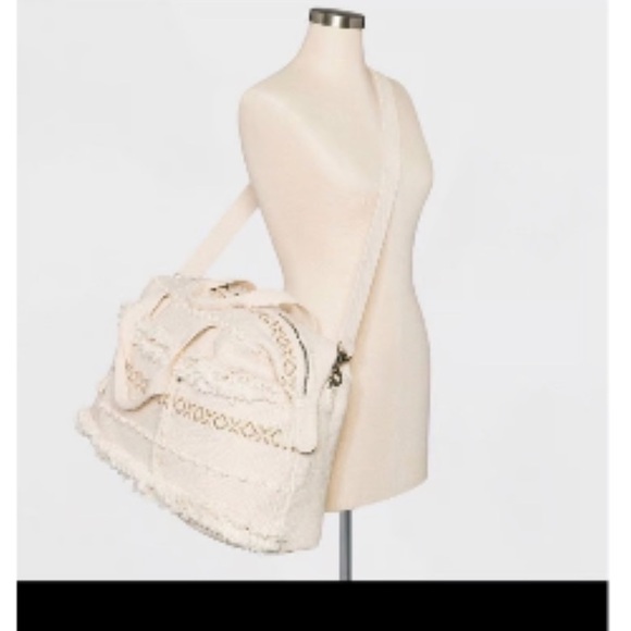 Universal Thread Cream Textured Weekender Bag - Picture 4 of 8